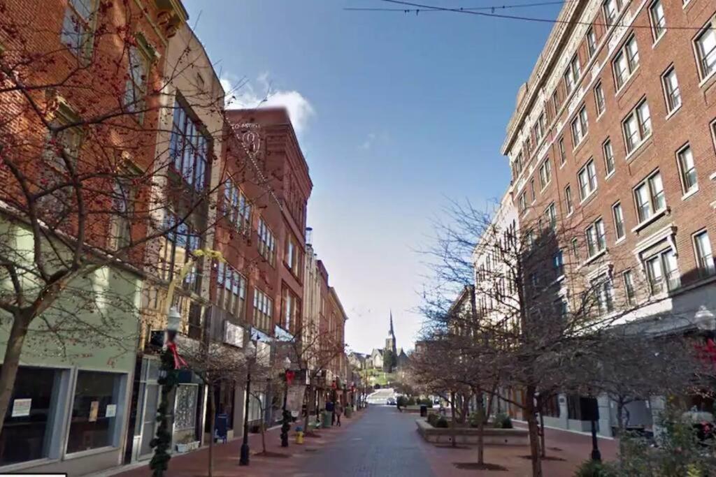 Escape On Hambright'S Alley! Walk 2 Everything! Cyclists Welcome! 1St Fl Unit A Cumberland Eksteriør billede